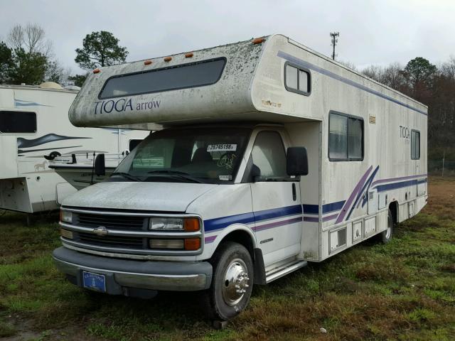 1GBJG31J2Y1215169 - 2000 CHEVROLET EXPRESS G3 WHITE photo 2