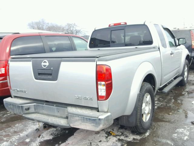 1N6AD06W68C428361 - 2008 NISSAN FRONTIER K SILVER photo 4