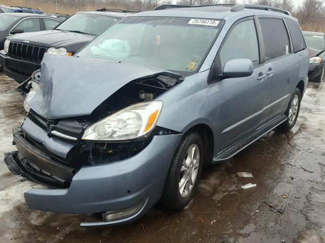 5TDBA22C75S048754 - 2005 TOYOTA SIENNA XLE BLUE photo 2