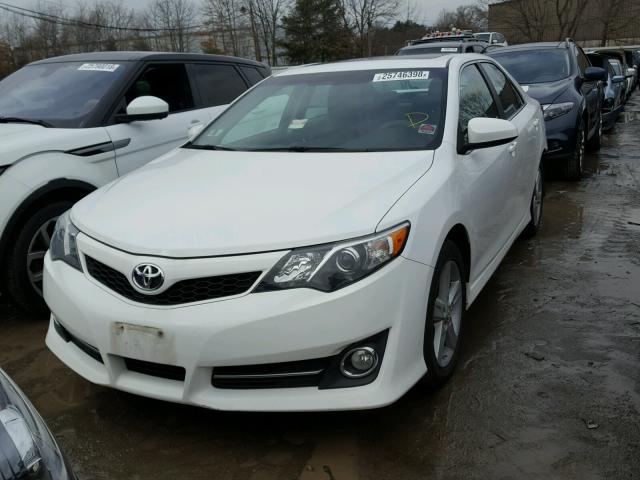 4T1BF1FK3CU142213 - 2012 TOYOTA CAMRY BASE WHITE photo 2