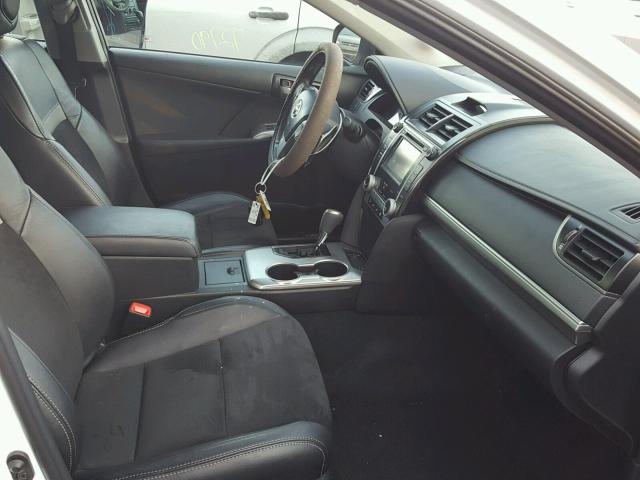 4T1BF1FK3CU142213 - 2012 TOYOTA CAMRY BASE WHITE photo 5