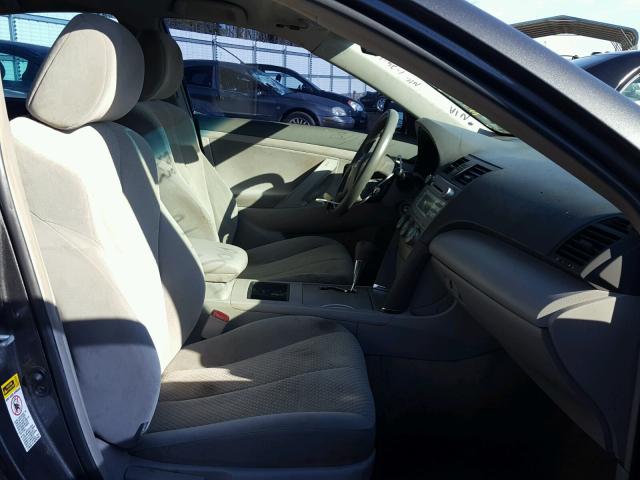 4T1BE46K39U304287 - 2009 TOYOTA CAMRY BASE GRAY photo 5