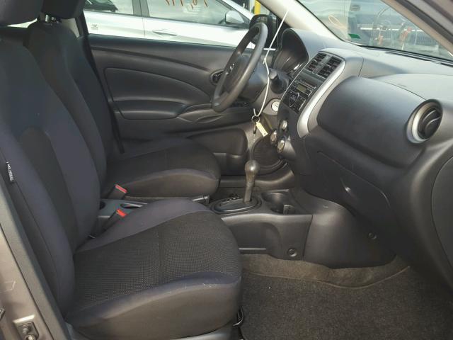 3N1CN7AP8CL863688 - 2012 NISSAN VERSA S GRAY photo 5