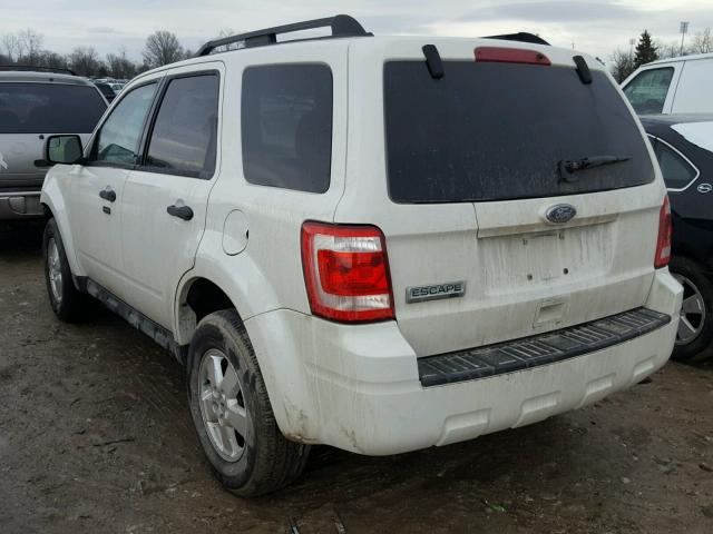 1FMCU0D76AKA44112 - 2010 FORD ESCAPE XLT WHITE photo 3