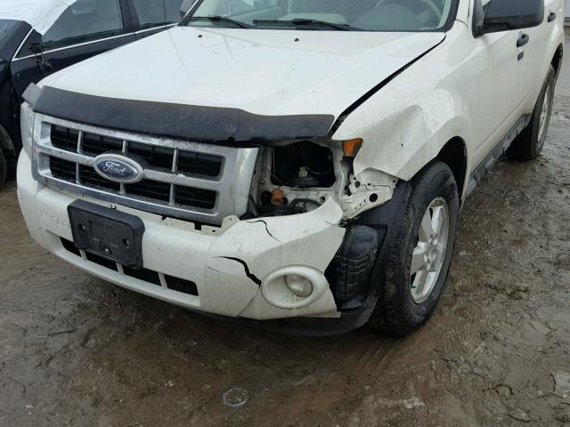 1FMCU0D76AKA44112 - 2010 FORD ESCAPE XLT WHITE photo 9