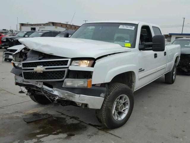 1GCHC23D77F192626 - 2007 CHEVROLET SILVERADO WHITE photo 2