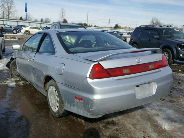 1HGCG32411A016411 - 2001 HONDA ACCORD LX SILVER photo 3