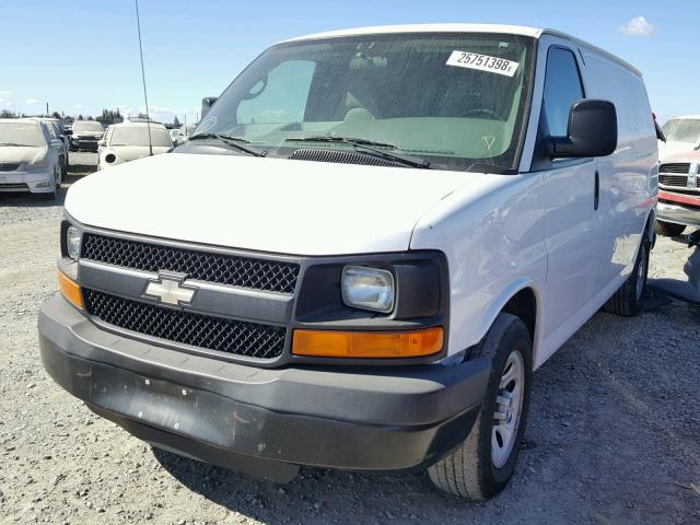 1GCFG15X591102659 - 2009 CHEVROLET EXPRESS G1 WHITE photo 2