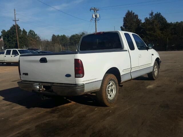 1FTDX1723VNB05457 - 1997 FORD F150 Weiß Foto 4
