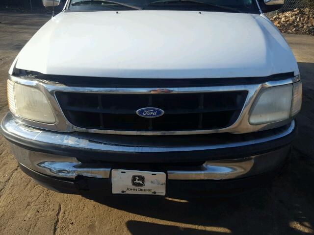 1FTDX1723VNB05457 - 1997 FORD F150 Weiß Foto 9
