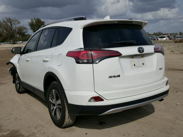 JTMWFREV3GJ067018 - 2016 TOYOTA RAV4 XLE WHITE photo 3