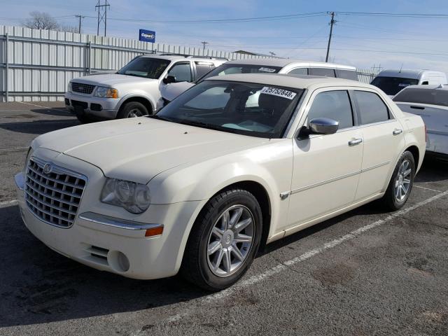 2C3KA63H16H528911 - 2006 CHRYSLER 300C WHITE photo 2