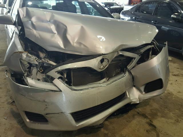 4T1BF3EK1BU631253 - 2011 TOYOTA CAMRY BASE GRAY photo 9