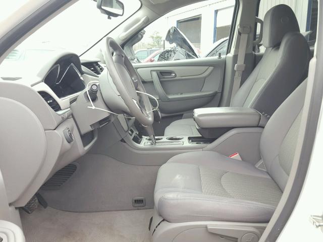 1GNKRFED6DJ101726 - 2013 CHEVROLET TRAVERSE L WHITE photo 5