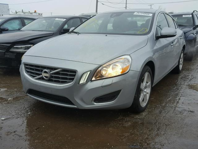 YV1612FS9D1230223 - 2013 VOLVO S60 T5 SILVER photo 2