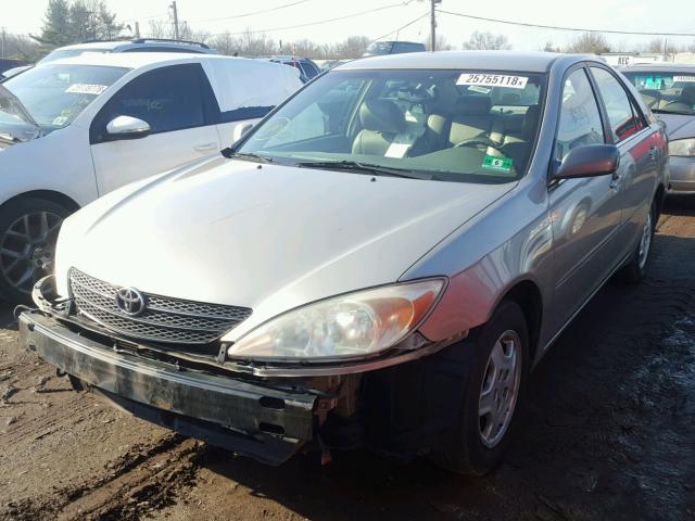 4T1BF32K42U541597 - 2002 TOYOTA CAMRY LE TAN photo 2