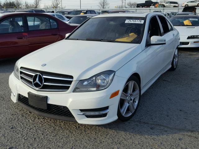 WDDGF4HB8CR240607 - 2012 MERCEDES-BENZ C 250 WHITE photo 2