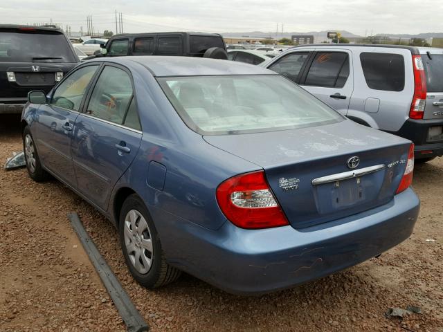 4T1BE32K12U549935 - 2002 TOYOTA CAMRY LE BLUE photo 3