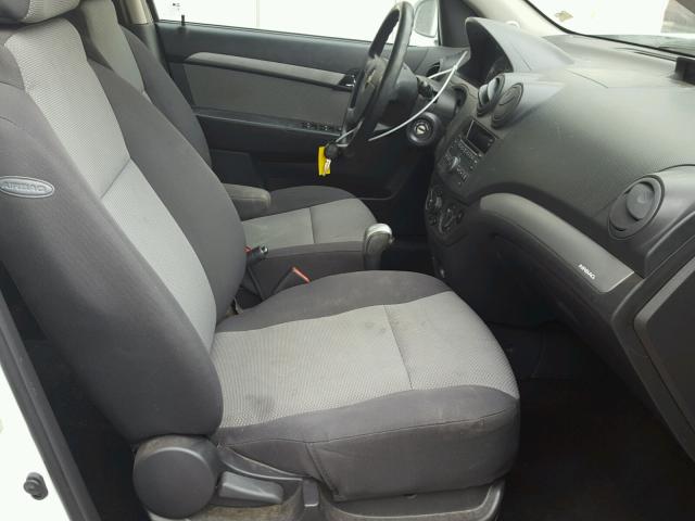 KL1TD6DE9BB255027 - 2011 CHEVROLET AVEO LS WHITE photo 5