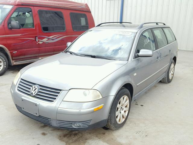 WVWVH63B52E214325 - 2002 VOLKSWAGEN PASSAT GLS GRAY photo 2