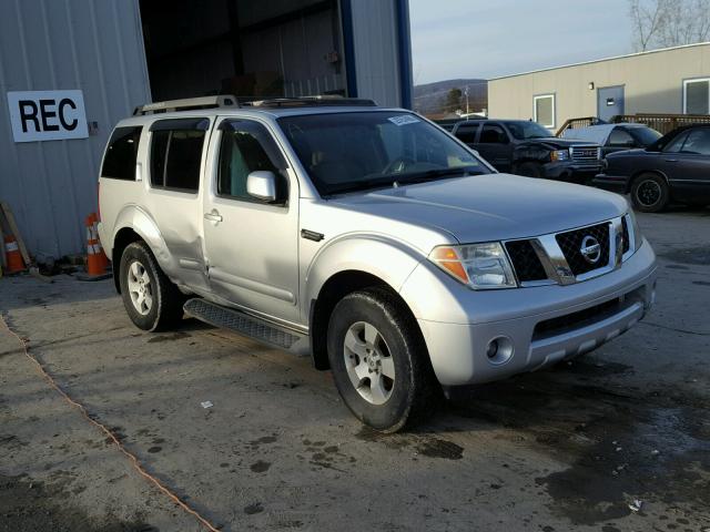 5N1AR18W05C769737 - 2005 NISSAN PATHFINDER SILVER photo 1