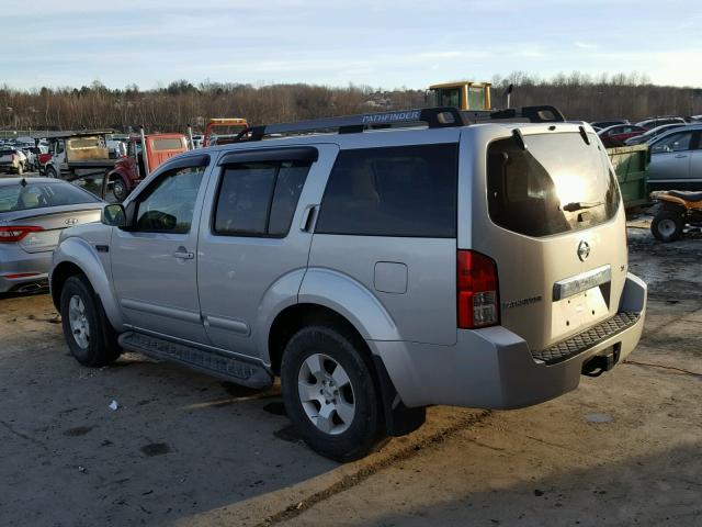 5N1AR18W05C769737 - 2005 NISSAN PATHFINDER SILVER photo 3