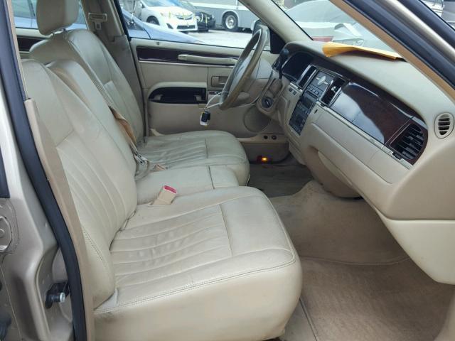 1LNHM81W56Y640641 - 2006 LINCOLN TOWN CAR S BEIGE photo 5