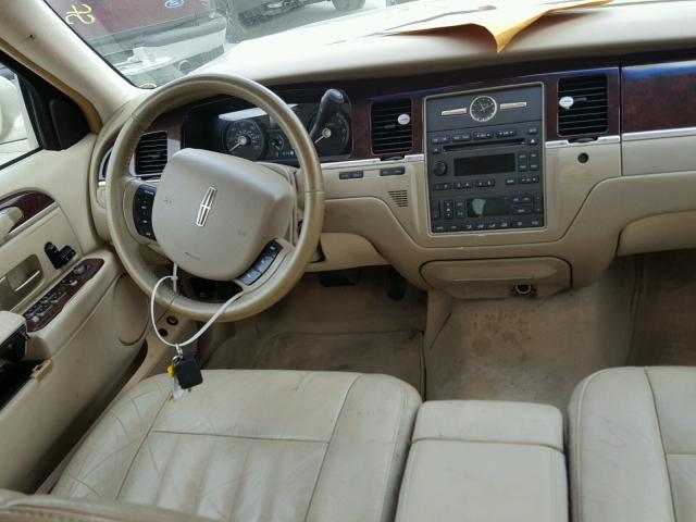 1LNHM81W56Y640641 - 2006 LINCOLN TOWN CAR S BEIGE photo 9