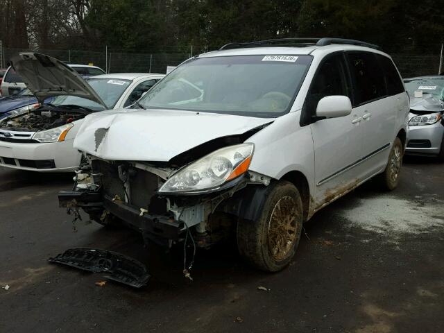 5TDBK22C38S010505 - 2008 TOYOTA SIENNA XLE WHITE photo 2