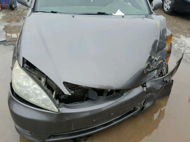 4T1BE32K05U552698 - 2005 TOYOTA CAMRY LE GRAY photo 7