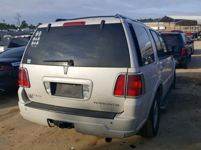 5LMFU27576LJ15318 - 2006 LINCOLN NAVIGATOR WHITE photo 4