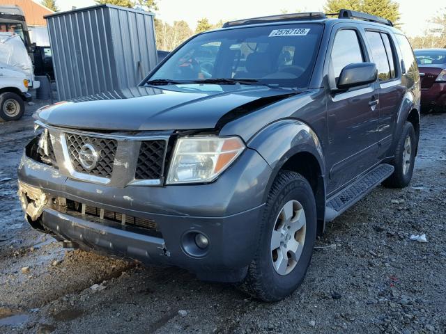 5N1AR18W55C743120 - 2005 NISSAN PATHFINDER GRAY photo 2