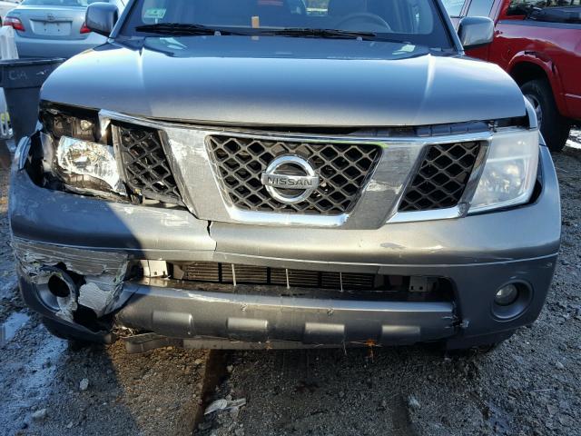 5N1AR18W55C743120 - 2005 NISSAN PATHFINDER GRAY photo 9