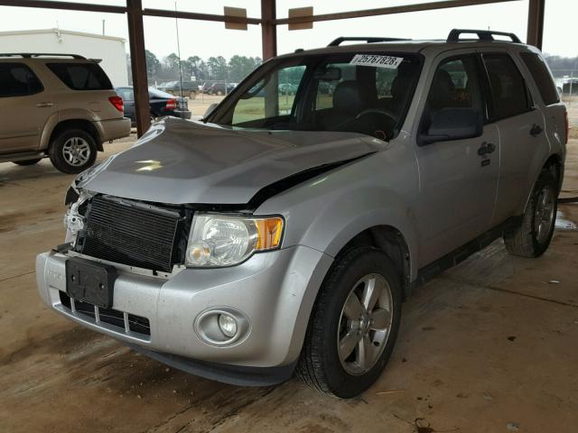 1FMCU0D73AKB79595 - 2010 FORD ESCAPE XLT SILVER photo 2