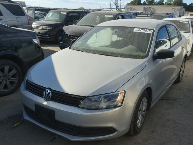 3VW1K7AJ5CM316412 - 2012 VOLKSWAGEN JETTA BASE ვერცხლისფერი ფოტო 2