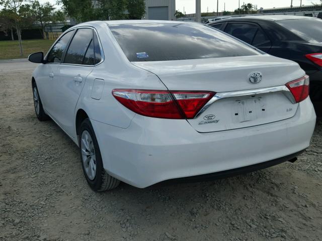 4T4BF1FK0FR477312 - 2015 TOYOTA CAMRY LE WHITE photo 3