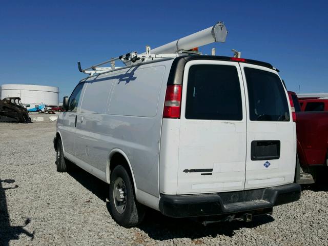 1GCWGFCB1B1130162 - 2011 CHEVROLET EXPRESS G2 WHITE photo 3