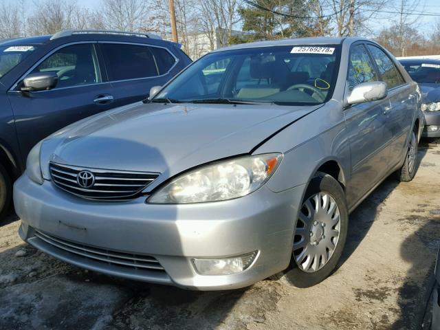 4T1BE30KX5U055368 - 2005 TOYOTA CAMRY LE SILVER photo 2