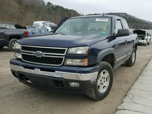 2GCEK19B061281384 - 2006 CHEVROLET SILVERADO BLUE photo 2