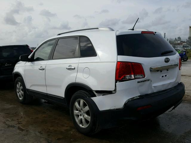 5XYKT4A16BG098608 - 2011 KIA SORENTO BA WHITE photo 3