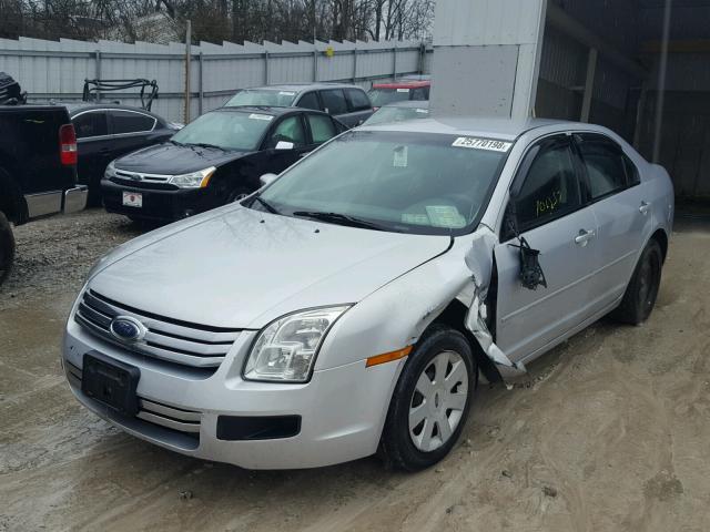 3FAFP07Z46R199076 - 2006 FORD FUSION SE SILVER photo 2