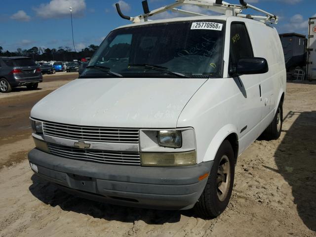 1GCDM19W81B141942 - 2001 CHEVROLET ASTRO WHITE photo 2