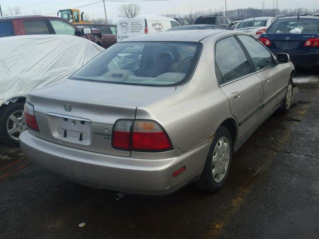 1HGCD5634VA156268 - 1997 HONDA ACCORD LX SILVER photo 4