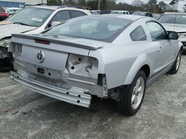 1ZVHT80N475325829 - 2007 FORD MUSTANG SILVER photo 4