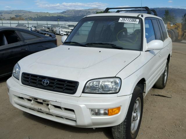 JT3GP10VXY7066171 - 2000 TOYOTA RAV4 WHITE photo 2