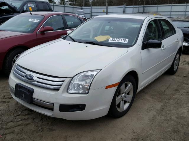 3FAHP07Z89R159998 - 2009 FORD FUSION SE WHITE photo 2