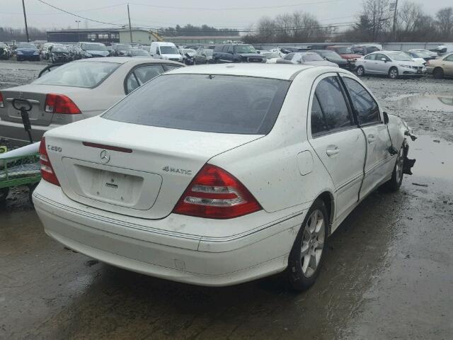 WDBRF92H87F903225 - 2007 MERCEDES-BENZ C 280 4MAT WHITE photo 4