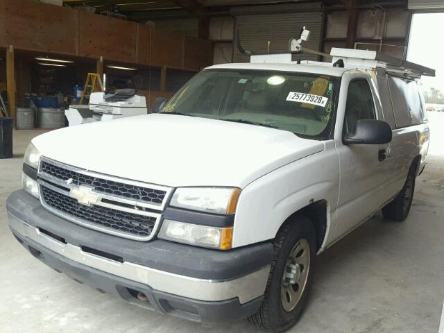 1GCEC14X07Z145944 - 2007 CHEVROLET SILVERADO WHITE photo 2