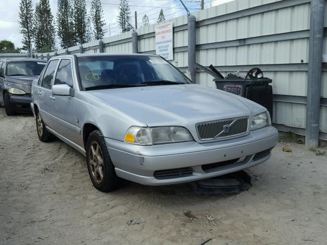 YV1LS55A6X1567107 - 1999 VOLVO S70 SILVER photo 1