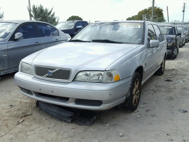 YV1LS55A6X1567107 - 1999 VOLVO S70 SILVER photo 2